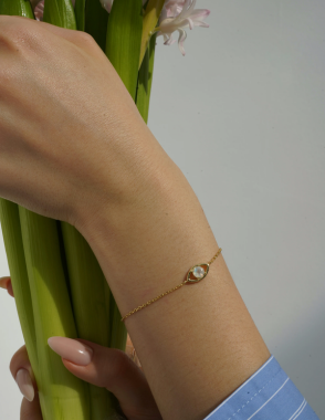 LINDEZA Moonstone Eye Bracelet